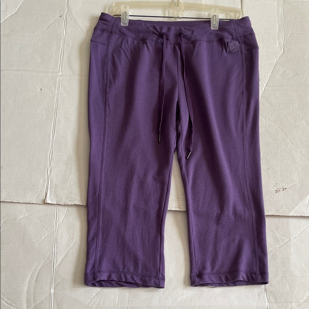 Le verde purple cropped yoga pants. Medium